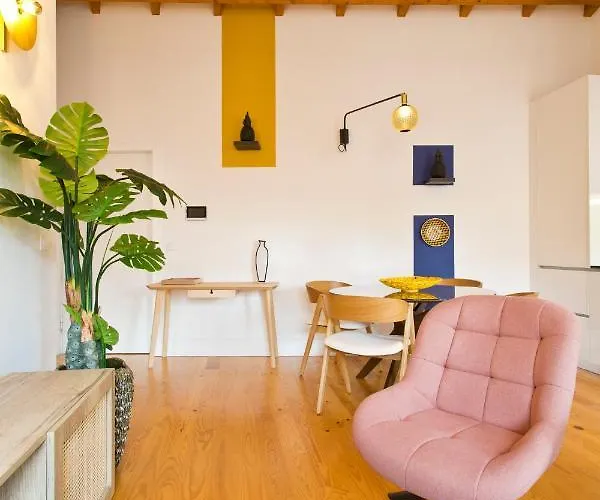 Boutique Rentals-the Alma W/ Balcony *