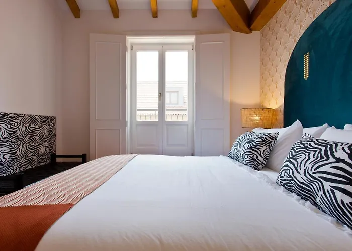 Boutique Rentals-the Alma W/ Balcony Apartment *